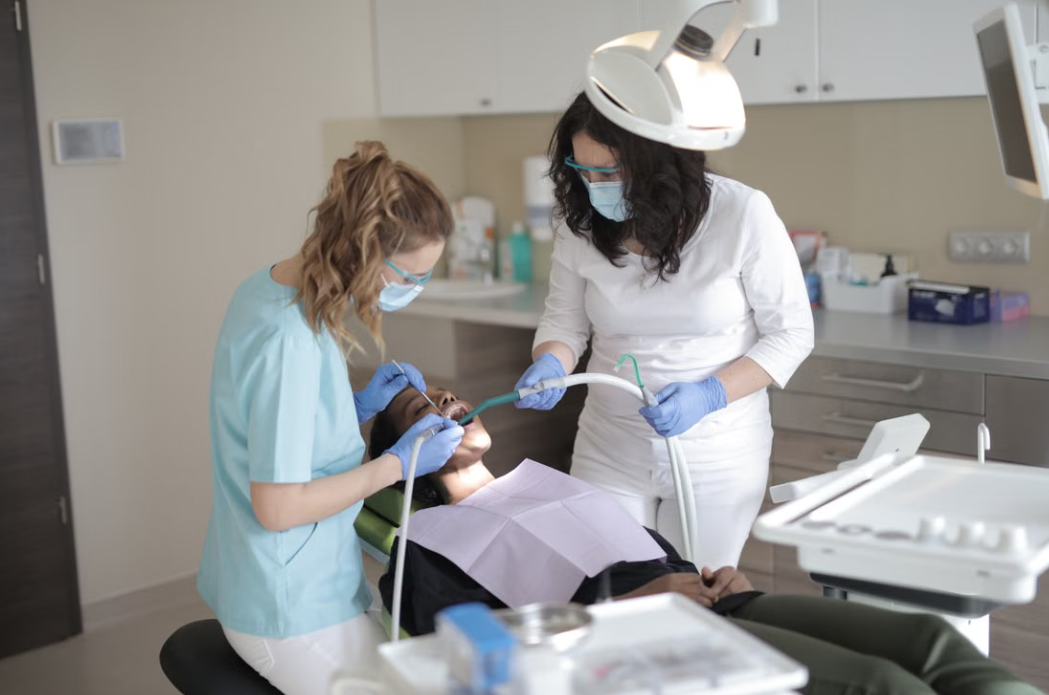 Las Palmas Dental Gaston Arata DDS &amp; Associates Logo